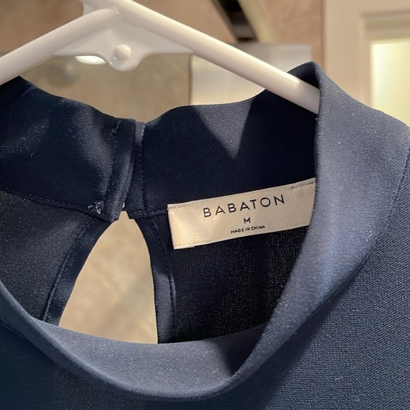 Aritzia Babaton Blouse Emerald Green Size Medium - Picture 3 of 5